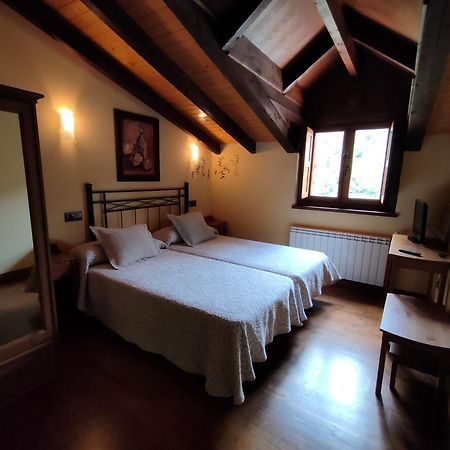 Hotel Dona Gaudiosa Pola de Lena Bagian luar foto