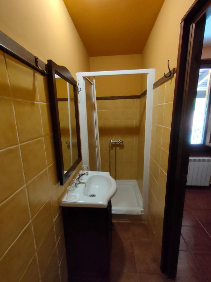 Hotel Dona Gaudiosa Pola de Lena Bagian luar foto