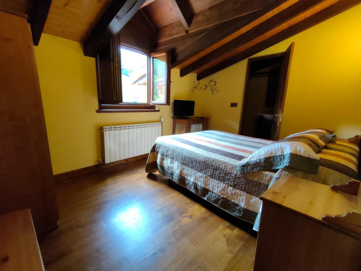 Hotel Dona Gaudiosa Pola de Lena Bagian luar foto