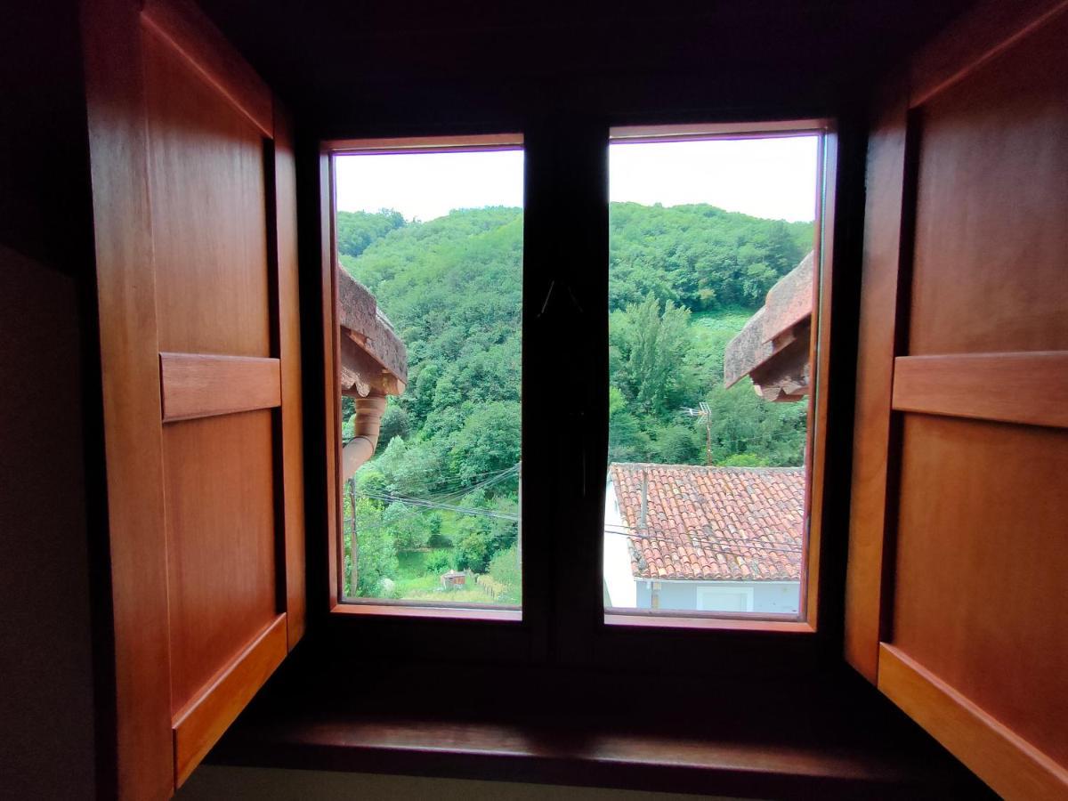 Hotel Dona Gaudiosa Pola de Lena Bagian luar foto