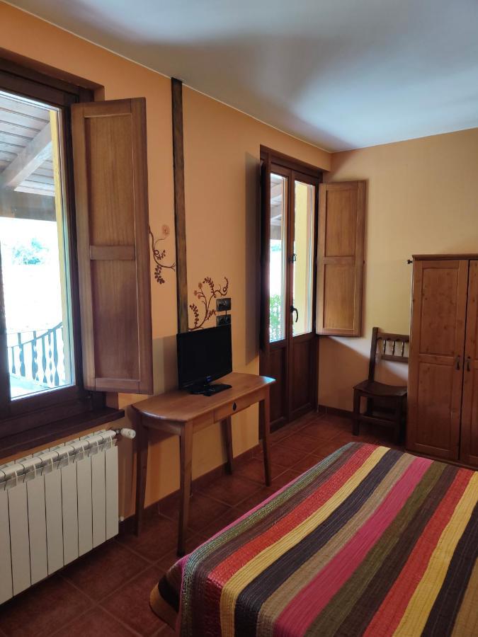 Hotel Dona Gaudiosa Pola de Lena Bagian luar foto