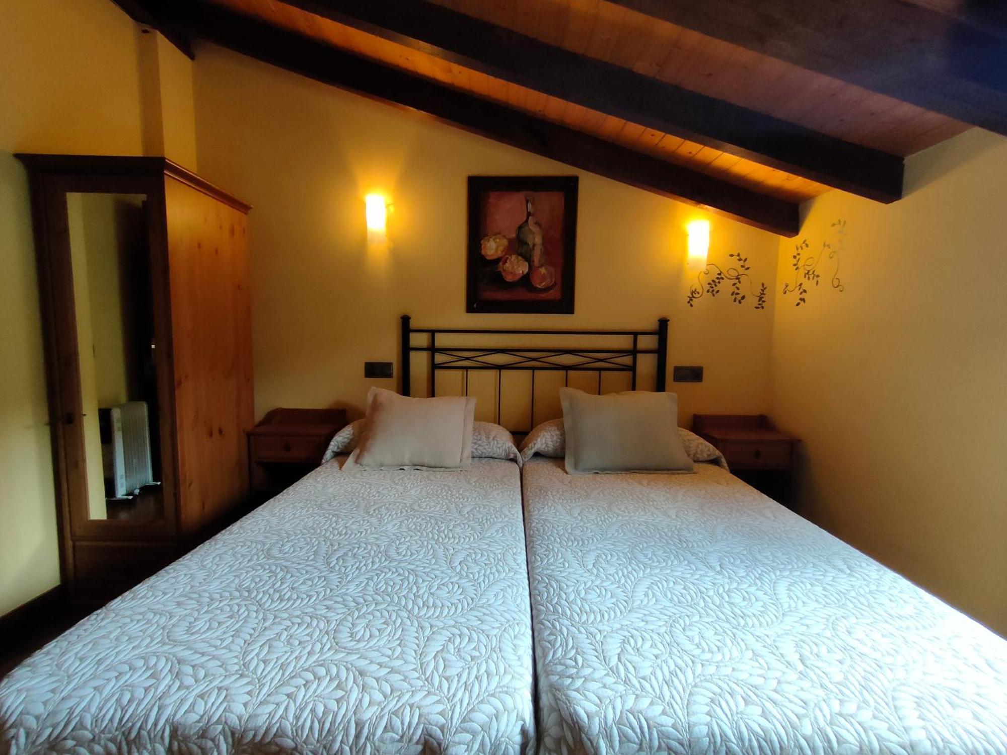 Hotel Dona Gaudiosa Pola de Lena Bagian luar foto