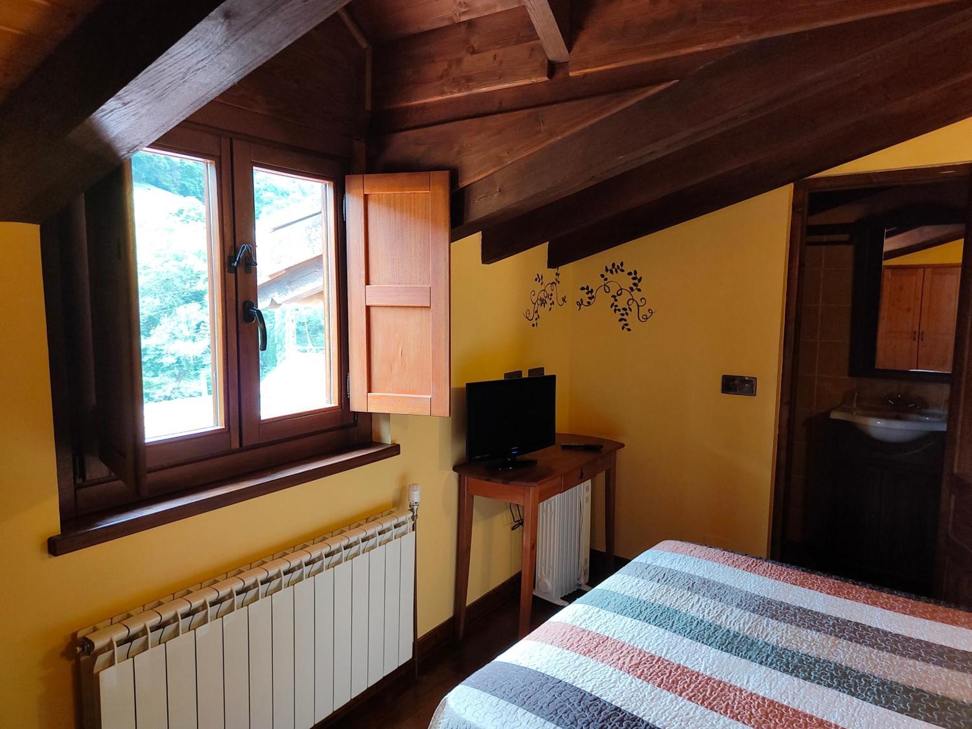 Hotel Dona Gaudiosa Pola de Lena Bagian luar foto