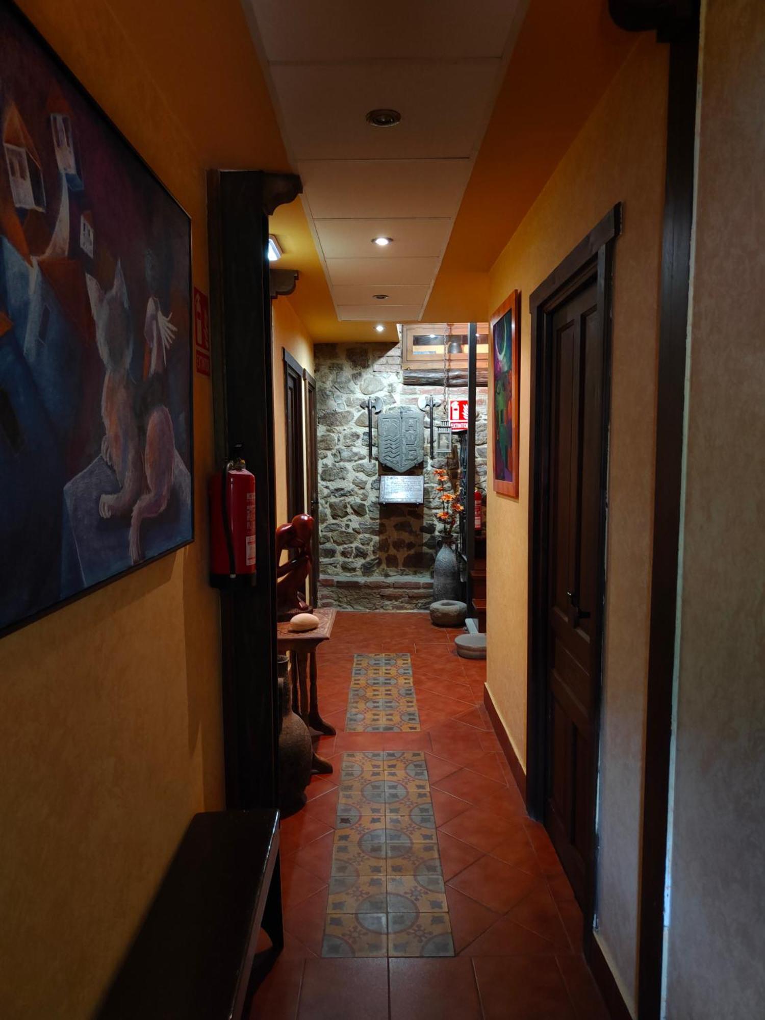 Hotel Dona Gaudiosa Pola de Lena Bagian luar foto
