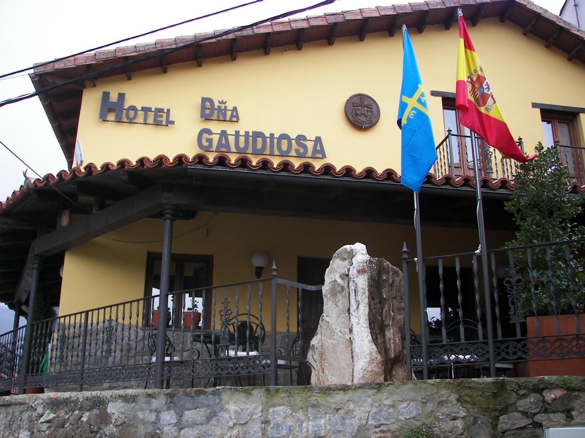 Hotel Dona Gaudiosa Pola de Lena Bagian luar foto