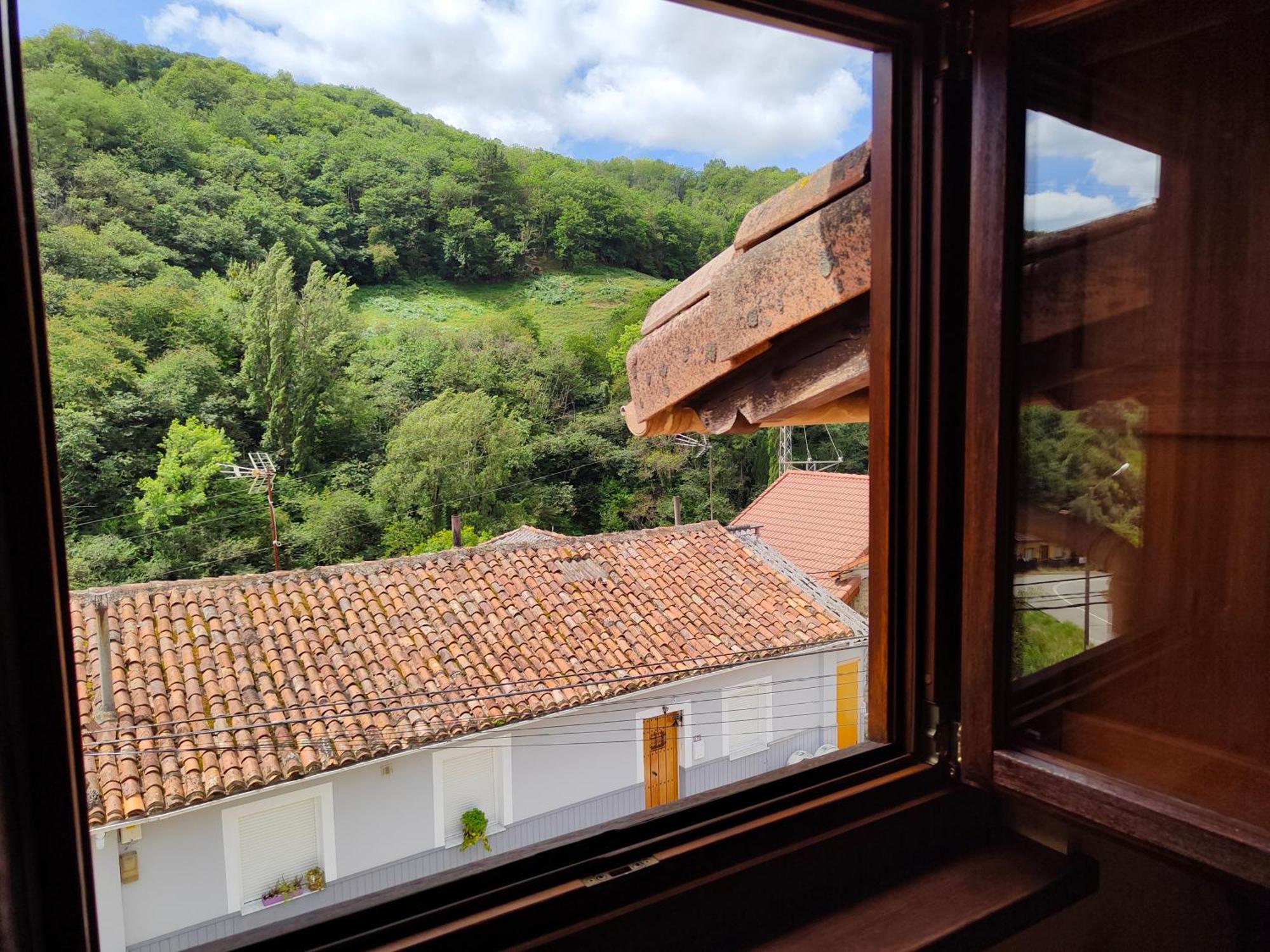 Hotel Dona Gaudiosa Pola de Lena Bagian luar foto
